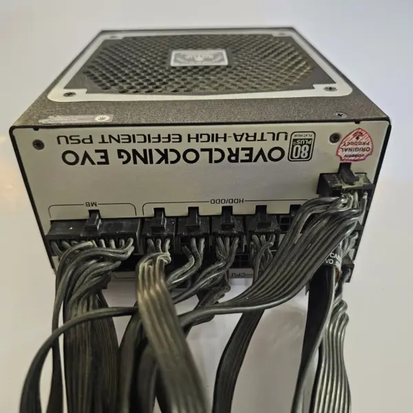 منبع تغذیه کامپیوتر برند گرین مدل Green GP1050B-OC Plus
