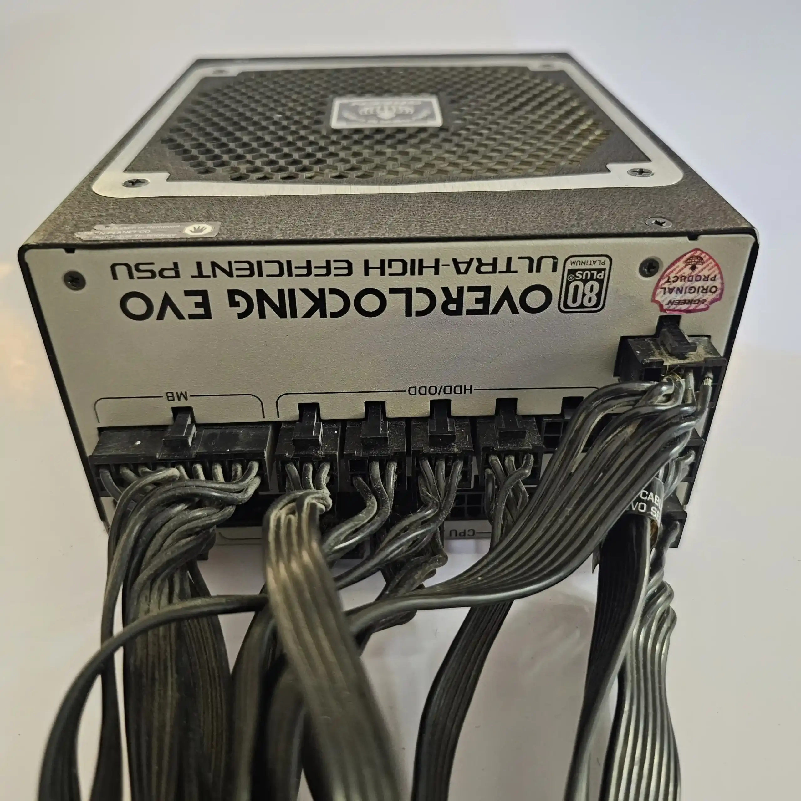 منبع تغذیه کامپیوتر برند گرین مدل Green GP1050B-OC Plus - Image 2