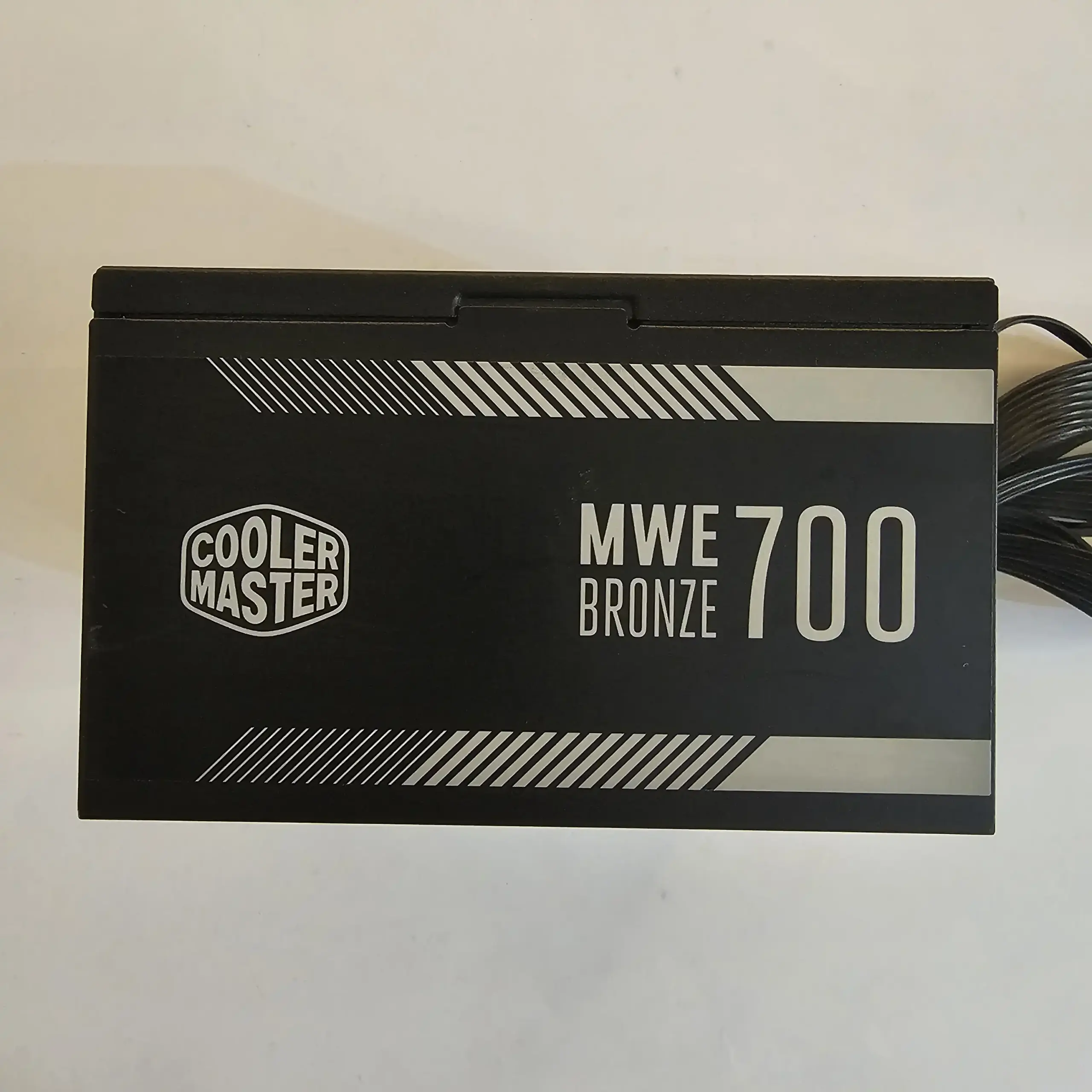 منبع تغذیه کامپیوتر برند کولر مستر مدل Cooler Master MWE 700 - Image 2
